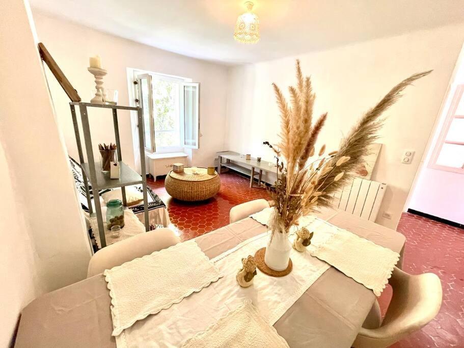 Bel Appartement A Villecroze Bagian luar foto
